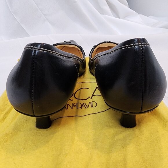 Circa Joan & David | Pointed Toe Kitten Heels Low Pumps - Picture 5 of 9